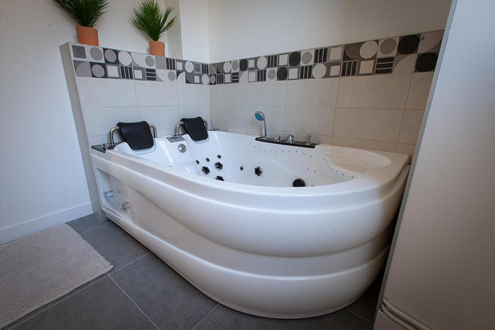 Confidences Escale A Brissac Bed & Breakfast Luaran gambar